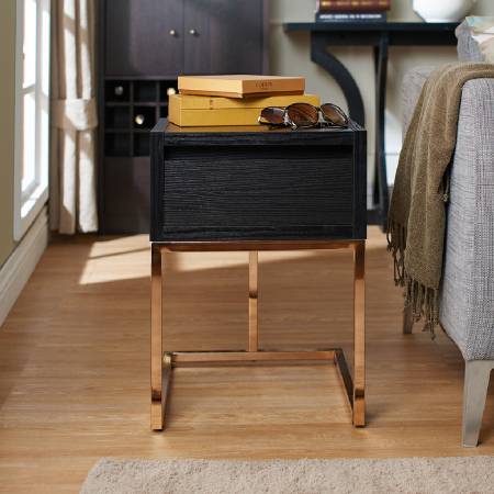 Mezera je ekvivalentní úchytce zásuvky.